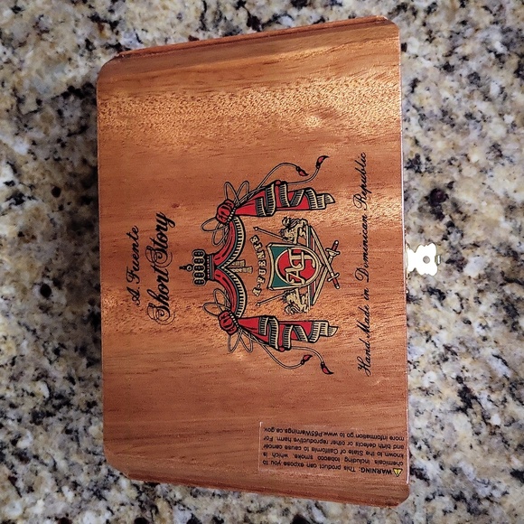 Arturo Fuente Short Story Wood Cigar Box - Picture 8 of 12